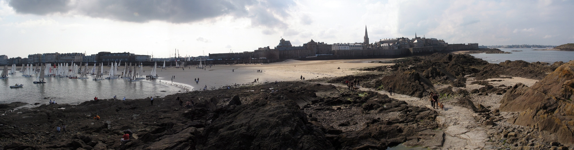 Берега в Сен-Мало, Франция – фотографии Франции