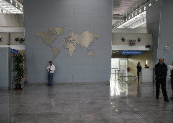 Здание аэропорта в Подгорица, Черногория – фотографии Черногории