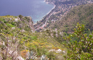 Понарамный вид в Эз, Франция – фотографии Франции