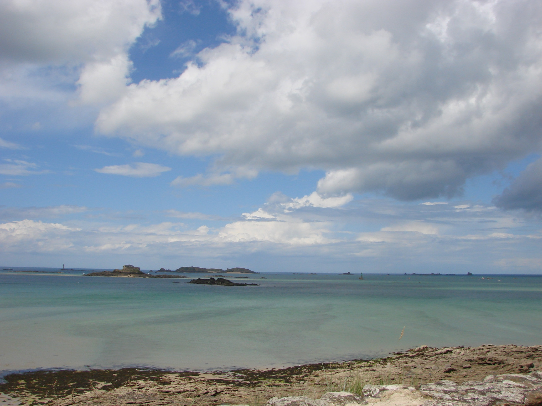 Море в Динарде, Франция. Фото 1 – фотографии Франции