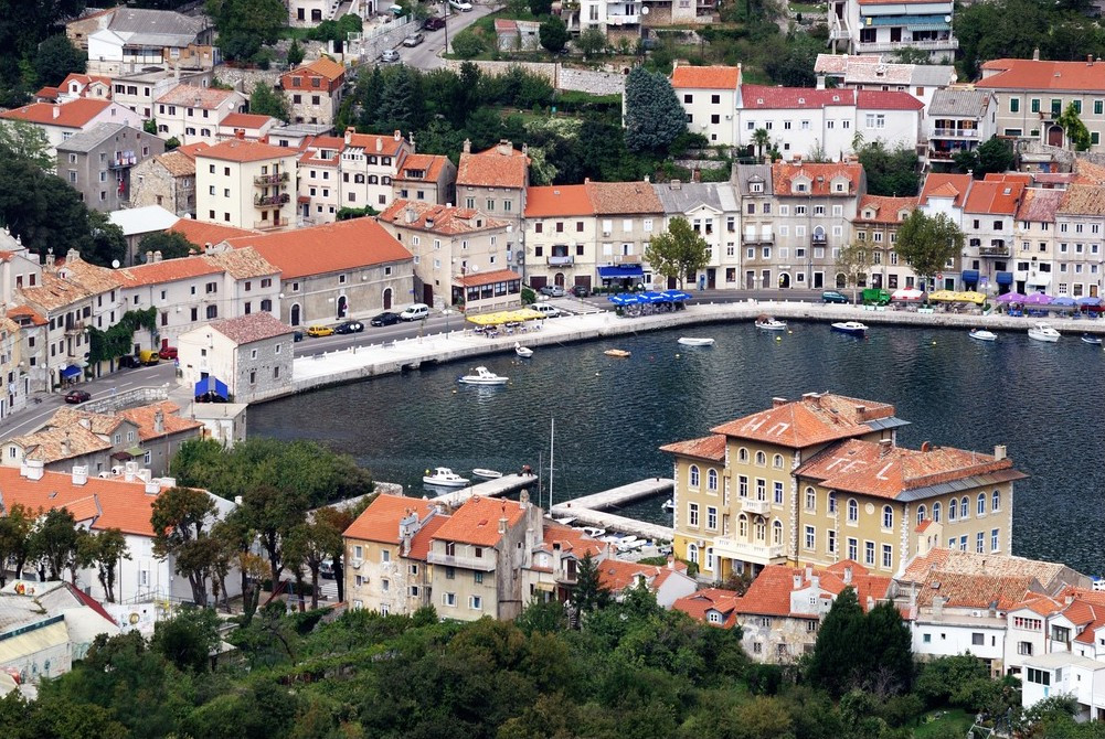 Дома на набережной в Нови-Винодолски, Хорватия. Фото 6 – фотографии Хорватии