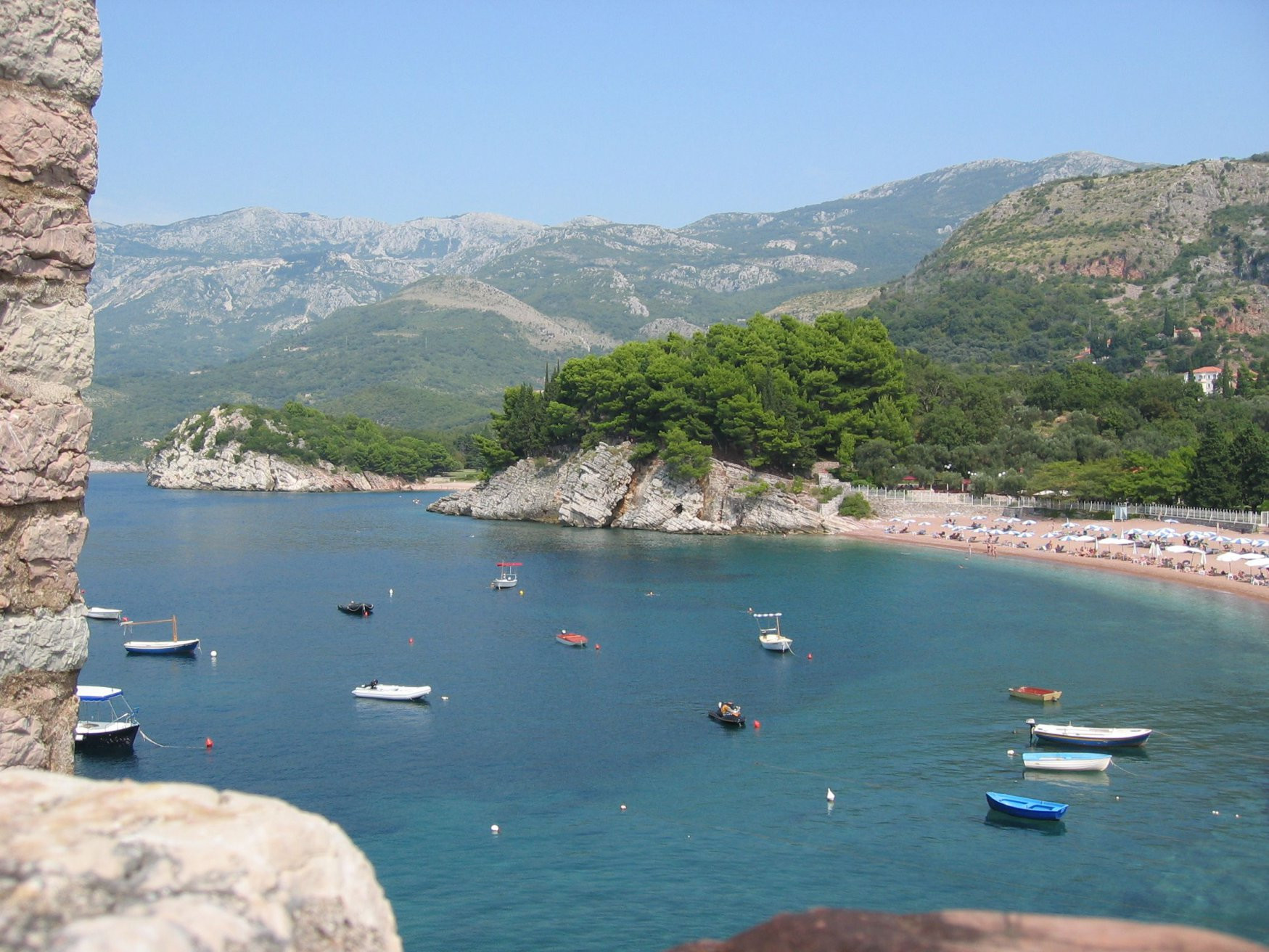 Лодки в Святой Стефан, Черногория – фотографии Черногории