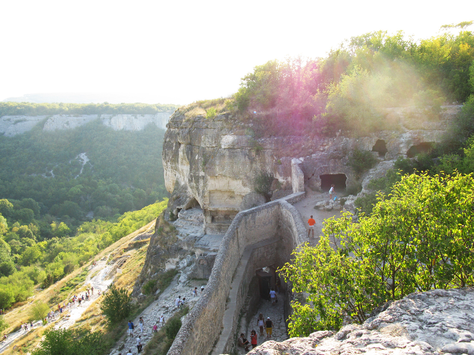 Средневековый город-крепость Чуфут-Кале, Крым. Фото 1 – фотографии России