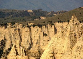 Мельникские пирамиды в Мелник, Болгария – фотографии Болгарии