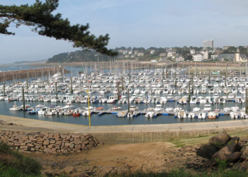 Порт в Требердене, Франция – фотографии Франции