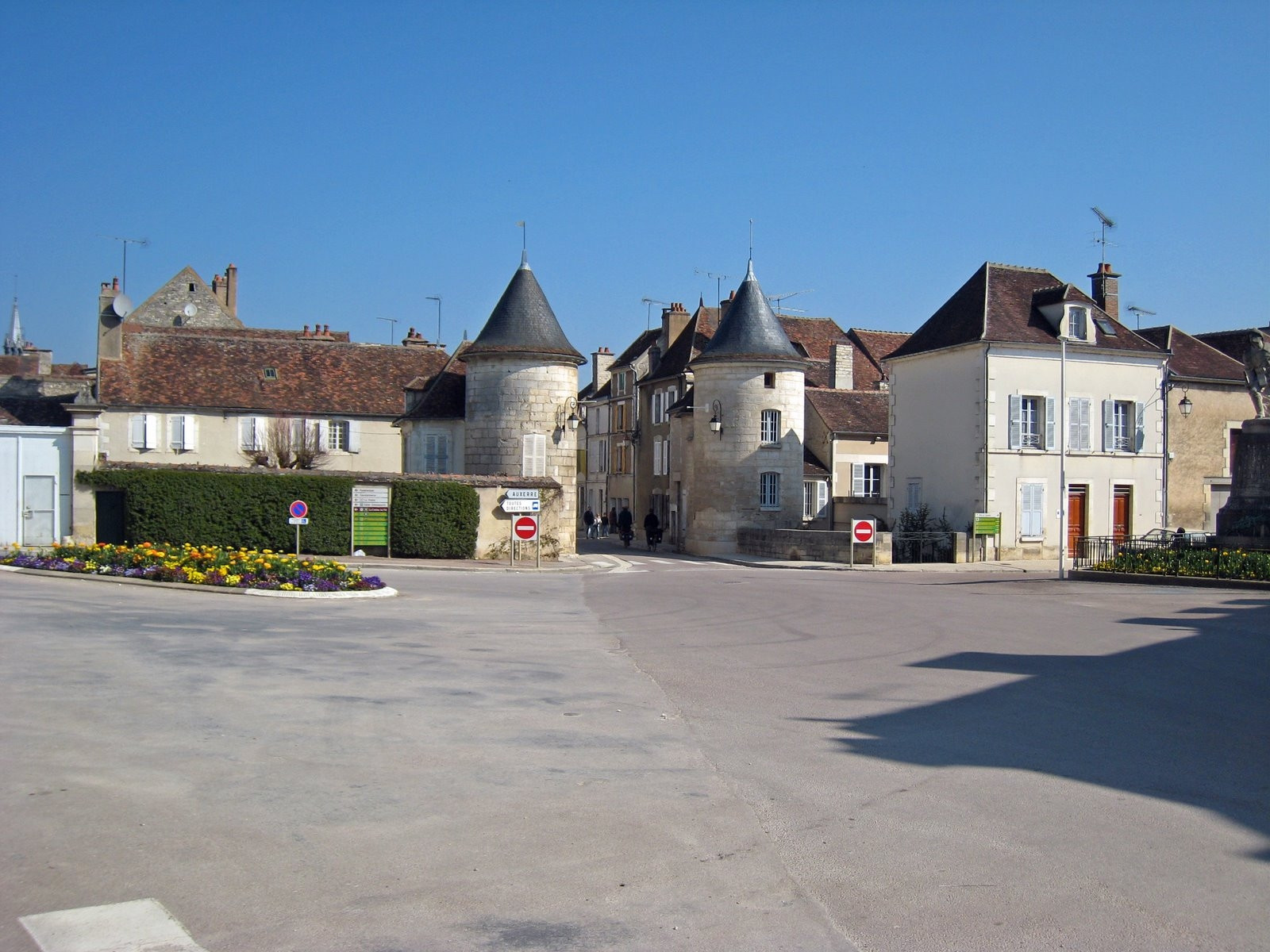 Дома в Шабли, Франция – фотографии Франции