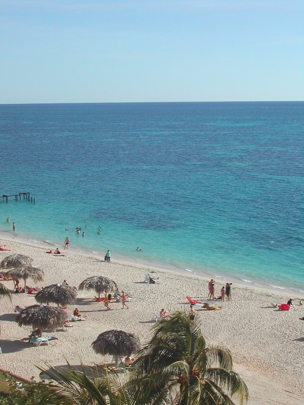 Туристы на пляже в Тринидаде, Куба. Фото 2 – фотографии Кубы