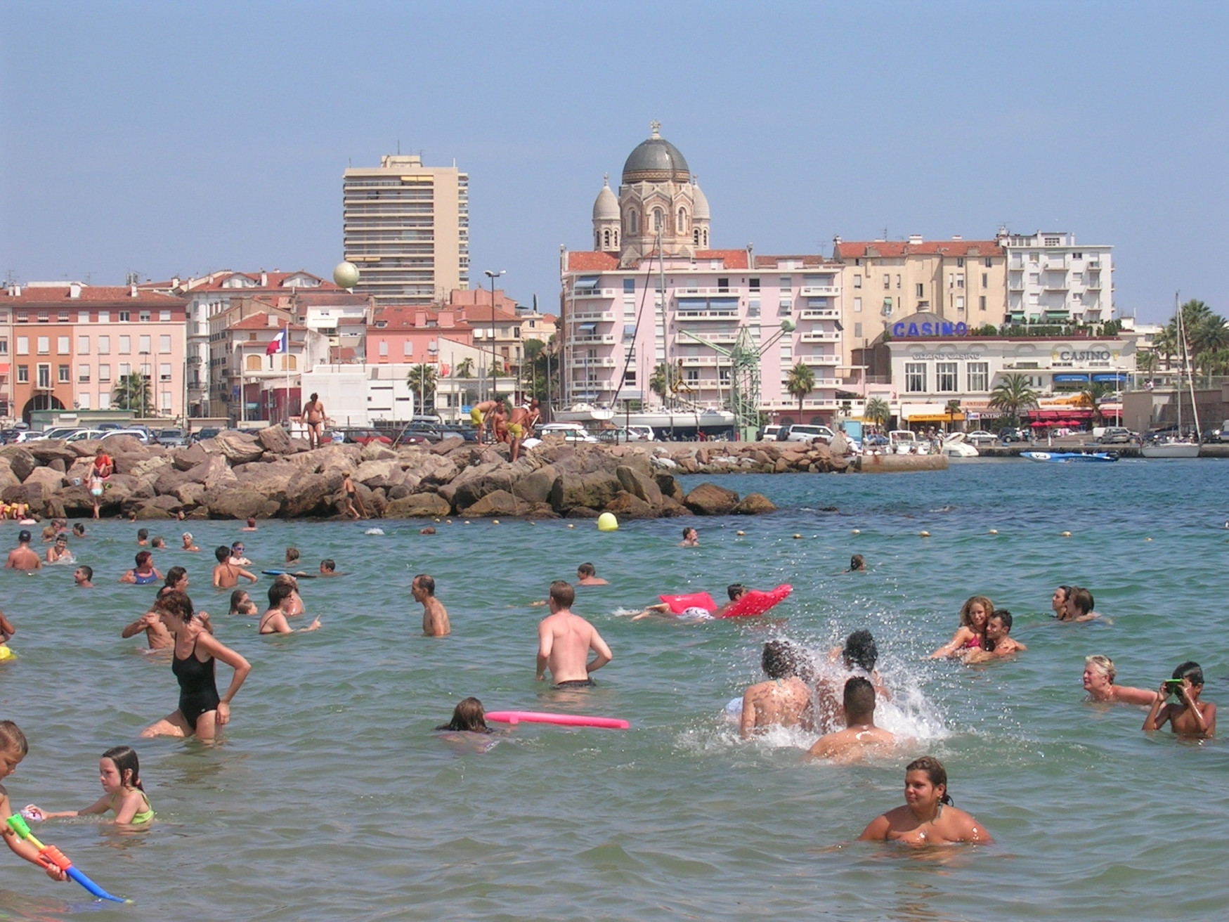 Люди в Сен-Рафаэль, Франция. Фото 1 – фотографии Франции