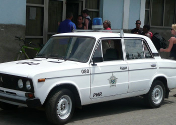 Полиция в Хувентуде, Куба – фотографии Кубы