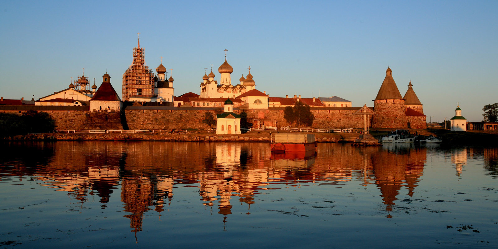 Вид на Соловецкий монастырь – фотографии России