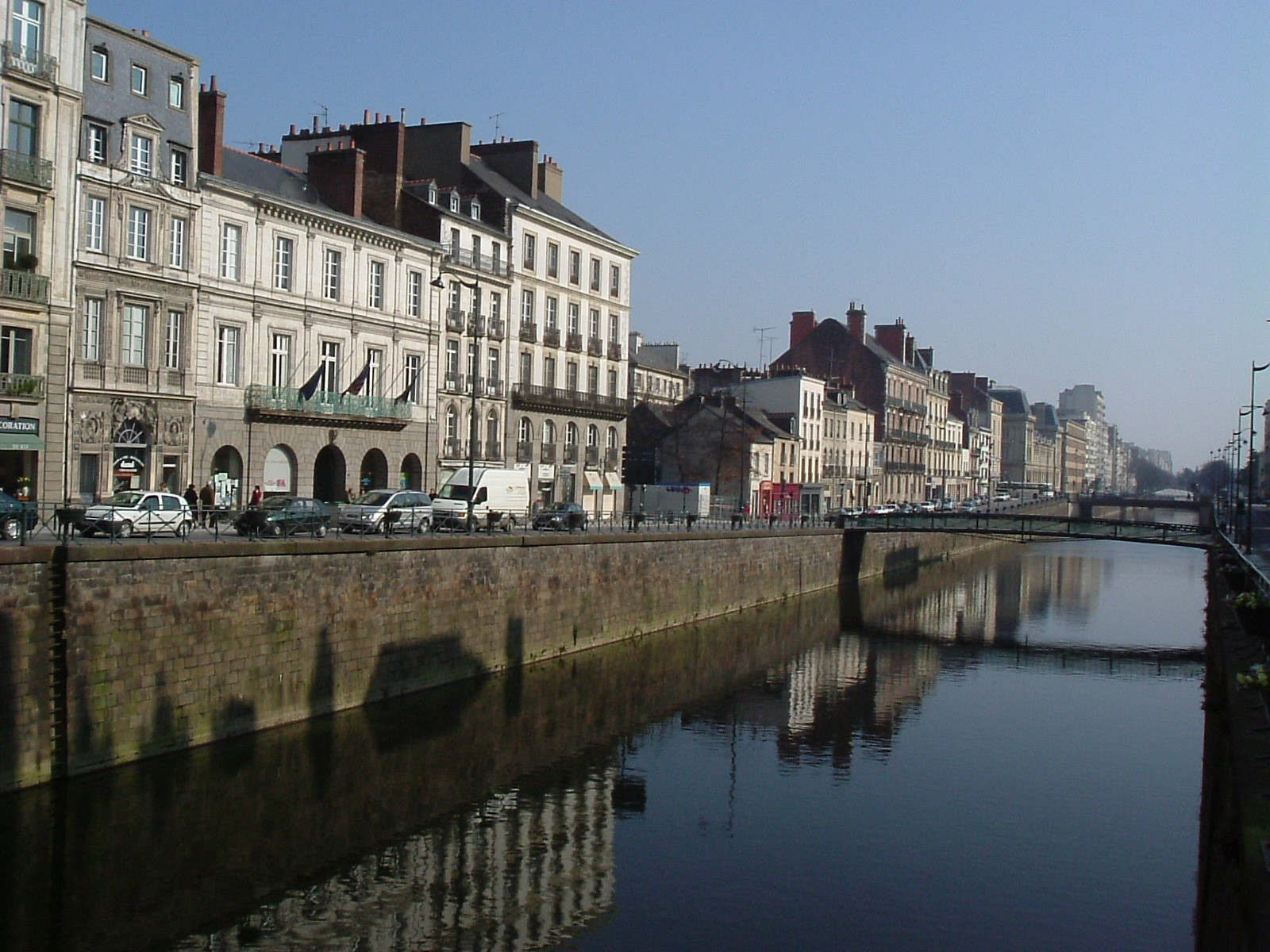 Набережная в Ренне, Франция. Фото 1 – фотографии Франции