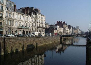 Набережная в Ренне, Франция. Фото 1 – фотографии Франции