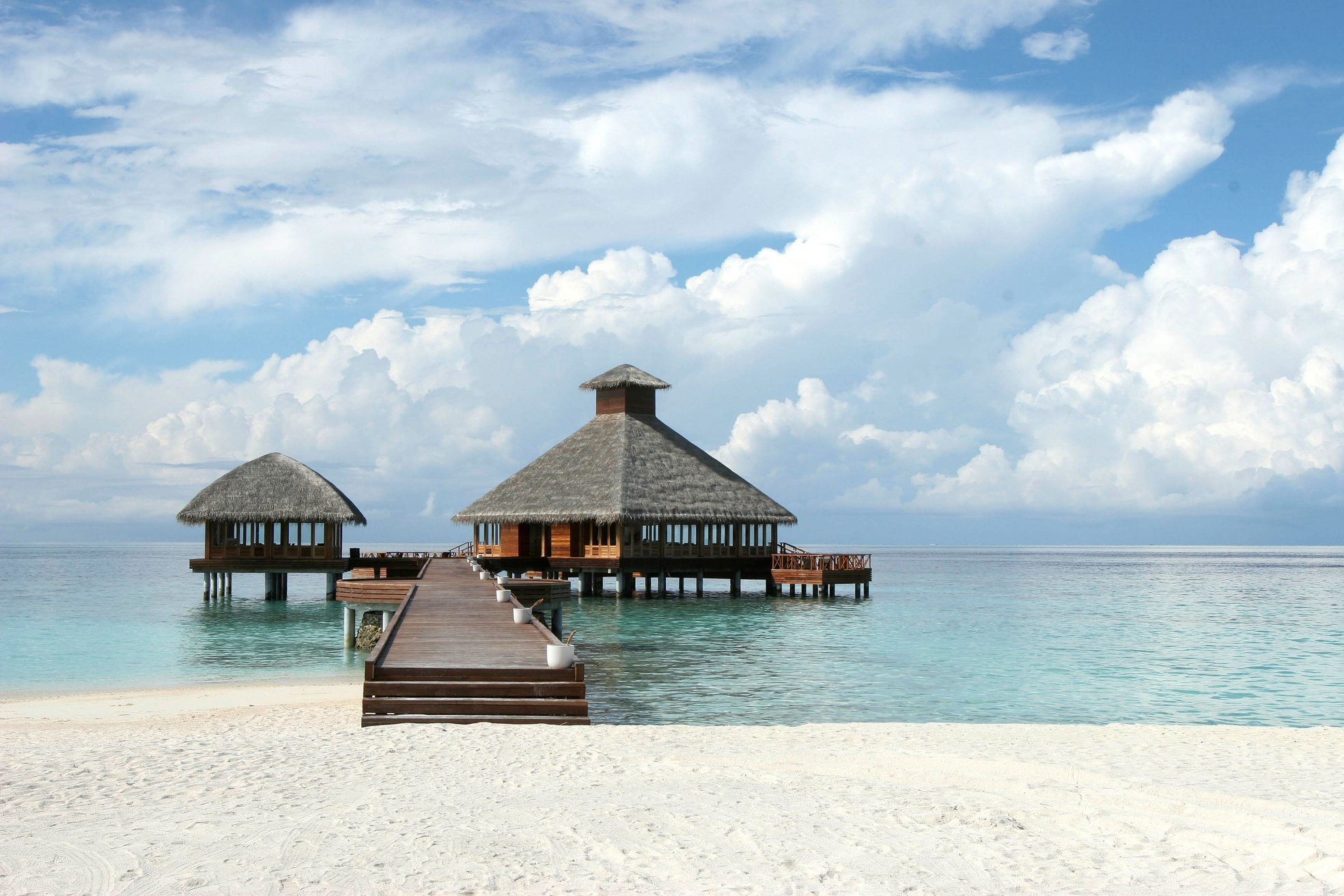 Понтон с беседкой в Северный Мале Атолл, Мальдивы – фотографии Мальдивских островов