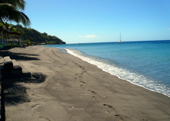 Серые пляжи в Сен-Пьере – фотографии Мартиники