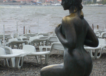 Скульптура на пляже в Будва, Черногория. Фото 13 – фотографии Черногории