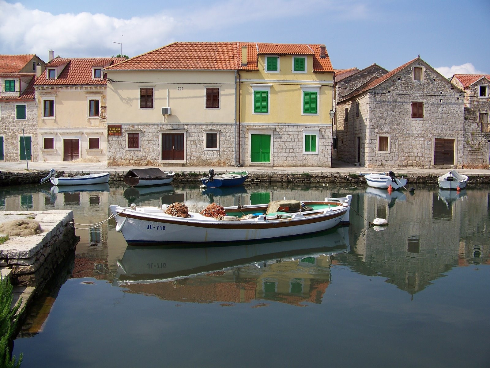 Лодки у причала в Врбоска, Хорватия. Фото 1 – фотографии Хорватии