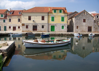 Лодки у причала в Врбоска, Хорватия. Фото 1 – фотографии Хорватии