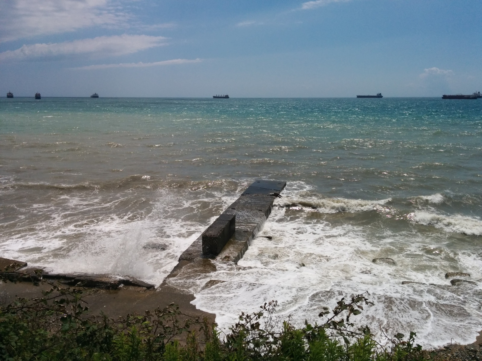 Штормовая погода в Южном – фотографии России