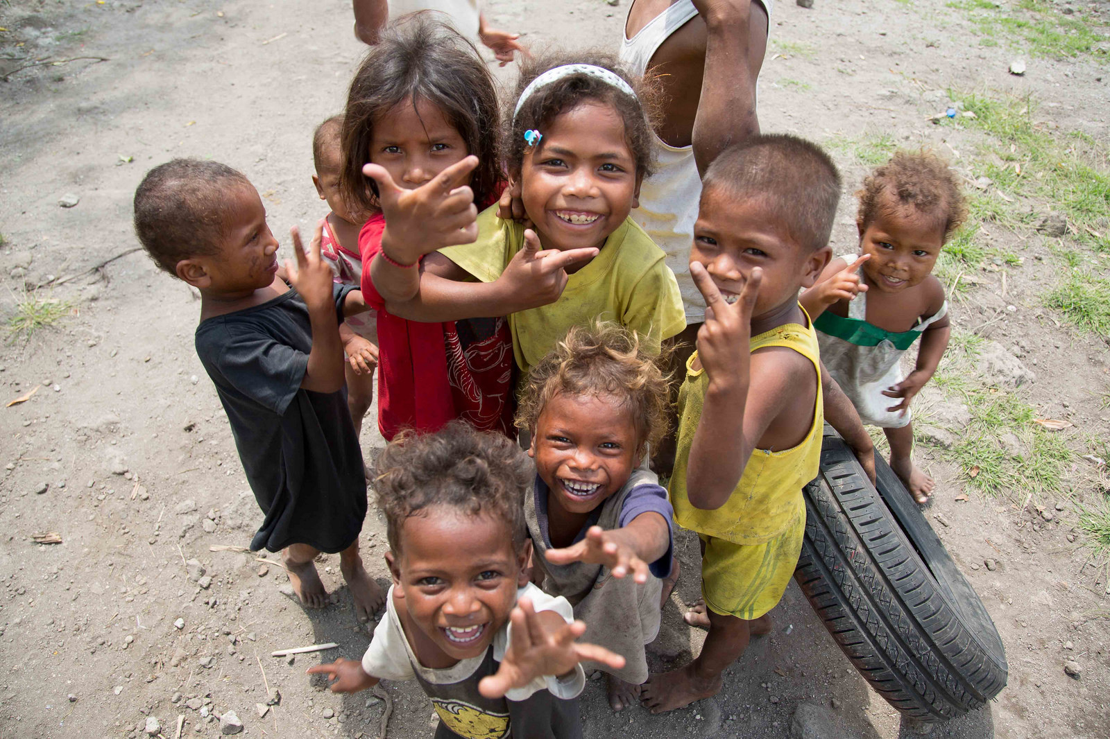 Детки в деревне у вулкана Пинатубо, остров Лусон, Филиппины – фотографии Филиппин