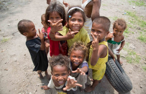 Детки в деревне у вулкана Пинатубо, остров Лусон, Филиппины – фотографии Филиппин