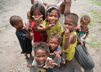 Детки в деревне у вулкана Пинатубо, остров Лусон, Филиппины – фотографии Филиппин