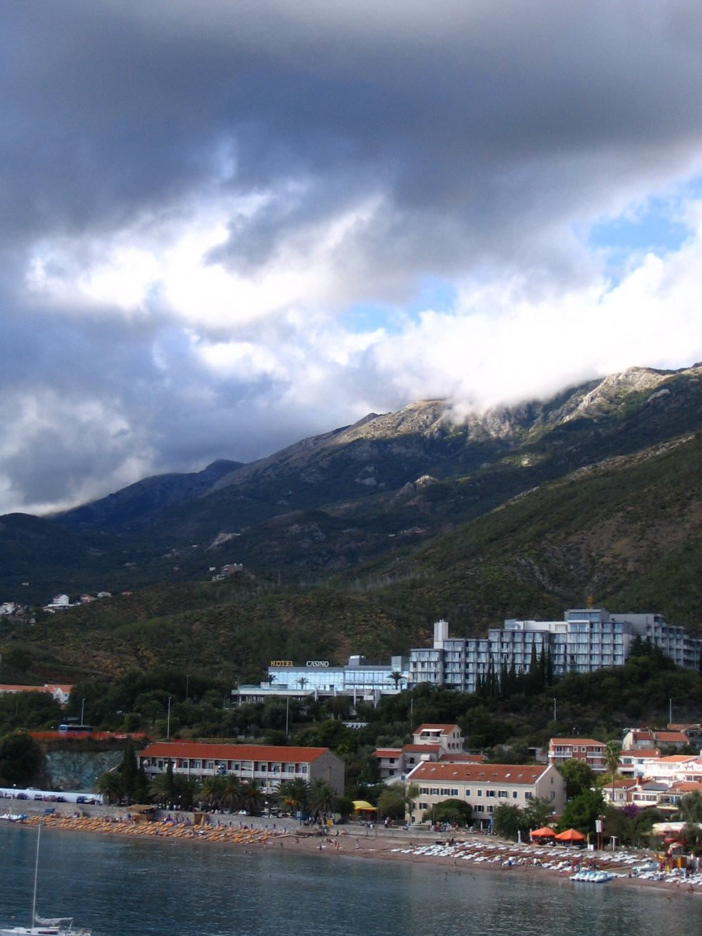 Пляж в Рафаиловичи, Черногория – фотографии Черногории