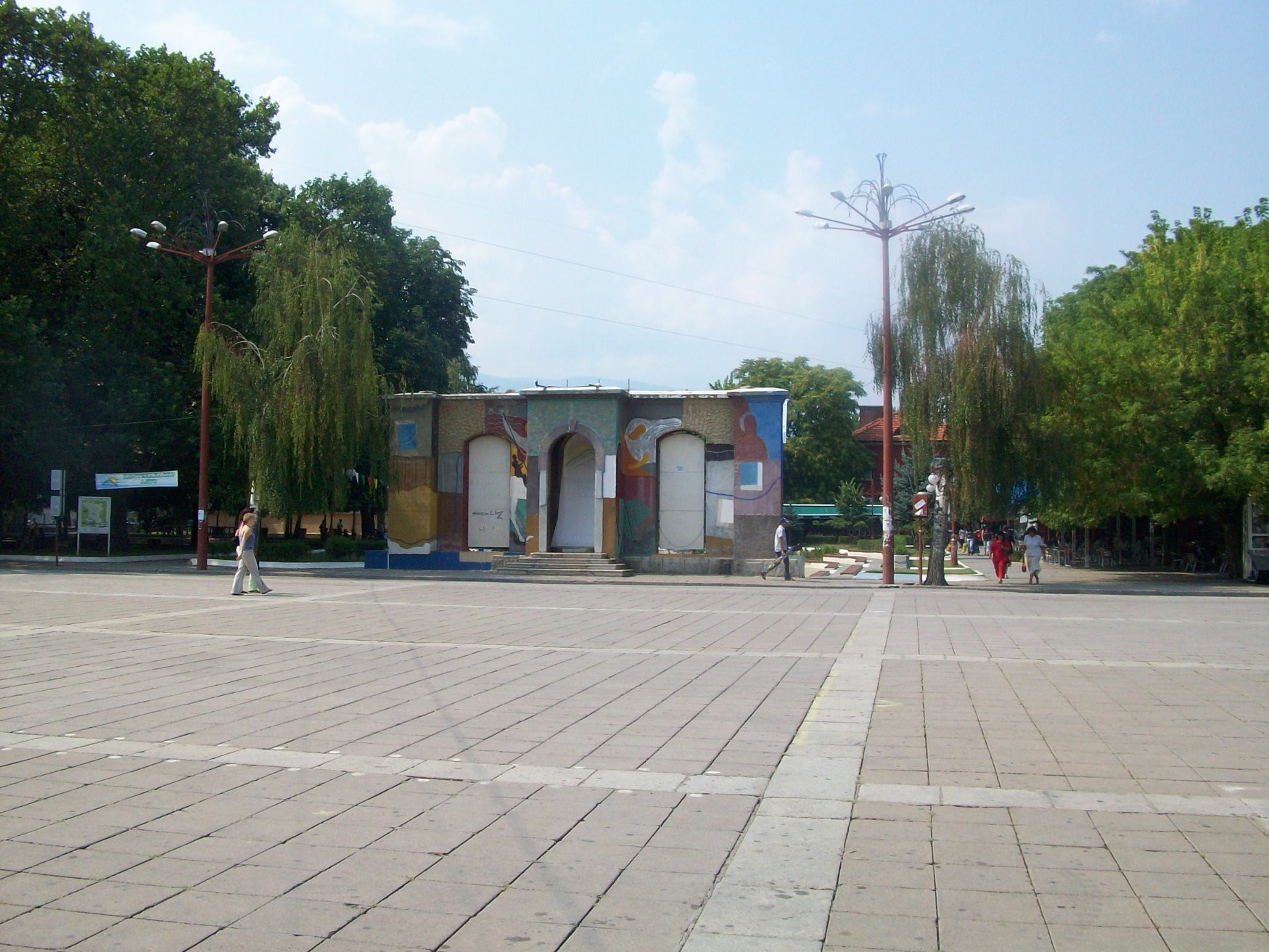 Площадь  в Кюстендиле, Болгария – фотографии Болгарии