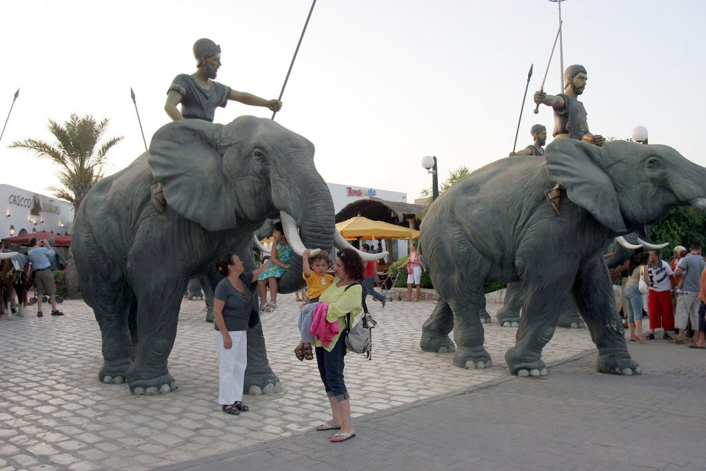 Скульптуры в Северном Тунисе – фотографии Туниса