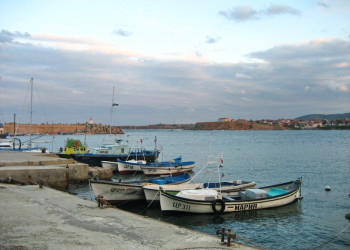Лодки у причала в Царево, Болгария – фотографии Болгарии