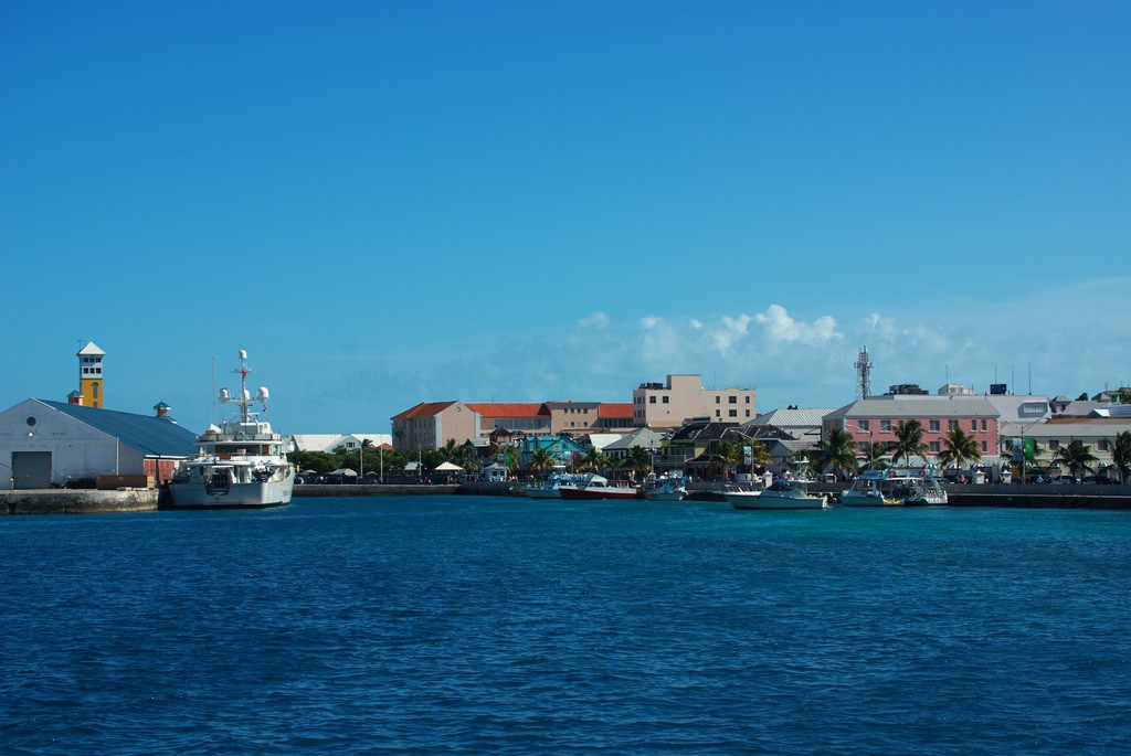 Яхты и катера  в Нью-Провиденс, Багамские острова – фотографии Багамских островов