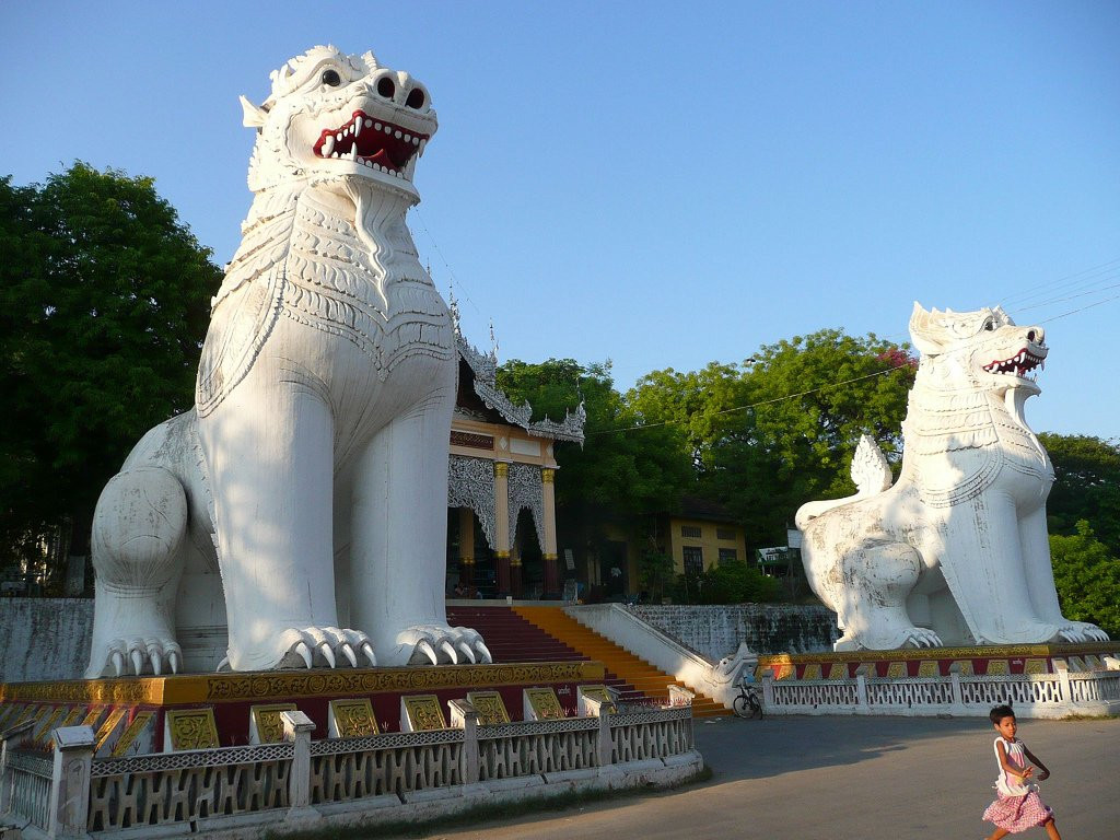Вход на холм Мандалай – фотографии Мьянмы