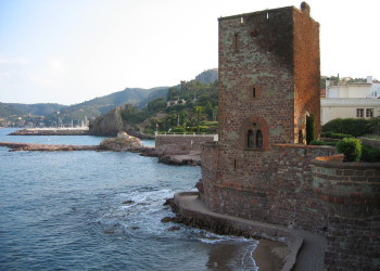 Крепость в Манделье-ля-Напуль, Франция. Фото 3 – фотографии Франции