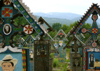 Весёлое кладбище в Румынии – фотографии Румынии