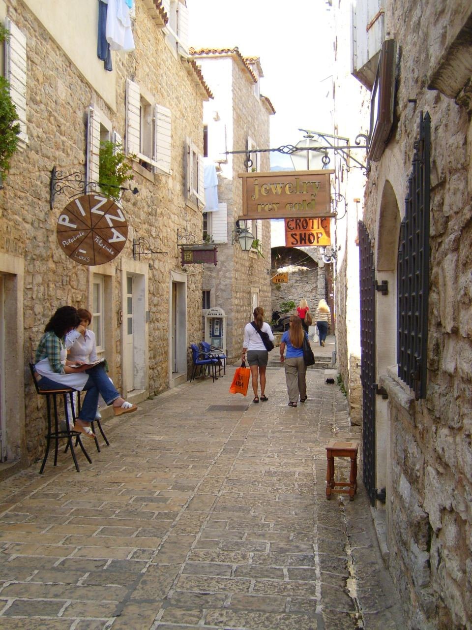 Улица в Будва, Черногория. Фото 31 – фотографии Черногории