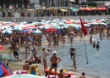 Люди на пляже в Ульцинь, Черногория. Фото 1 – фотографии Черногории