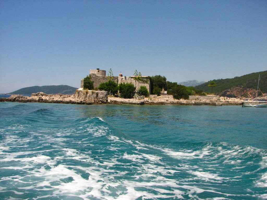 Крепость в Которском заливе, Черногория – фотографии Черногории