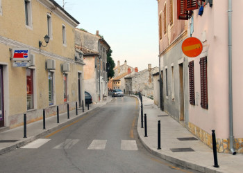 Улица в Врсаре, Хорватия – фотографии Хорватии