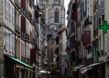 Люди в Байонне, Франция. Фото 4 – фотографии Франции