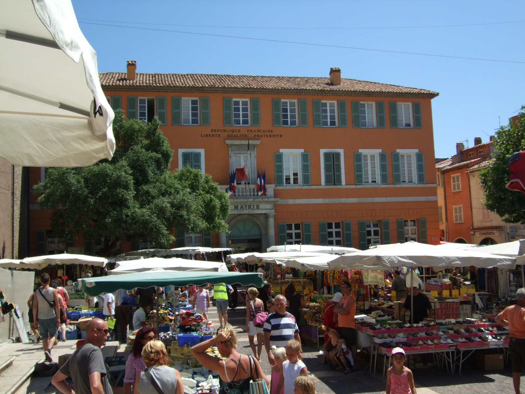 Рынок в Фрежюсе, Франция – фотографии Франции