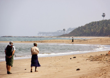 Люди на пляже в Нгве-Саунг-Бич, Мьянма. Фото 1 – фотографии Мьянмы