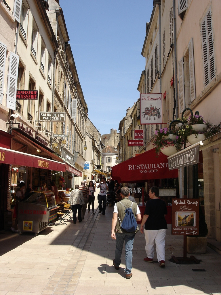 Магазины в Боне, Франция. Фото 1 – фотографии Франции