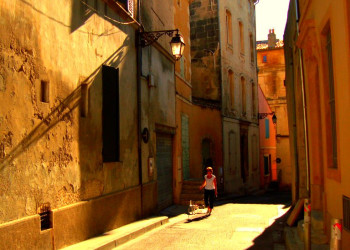 Улицы Арля, небольшого города на юге Франции – фотографии Франции