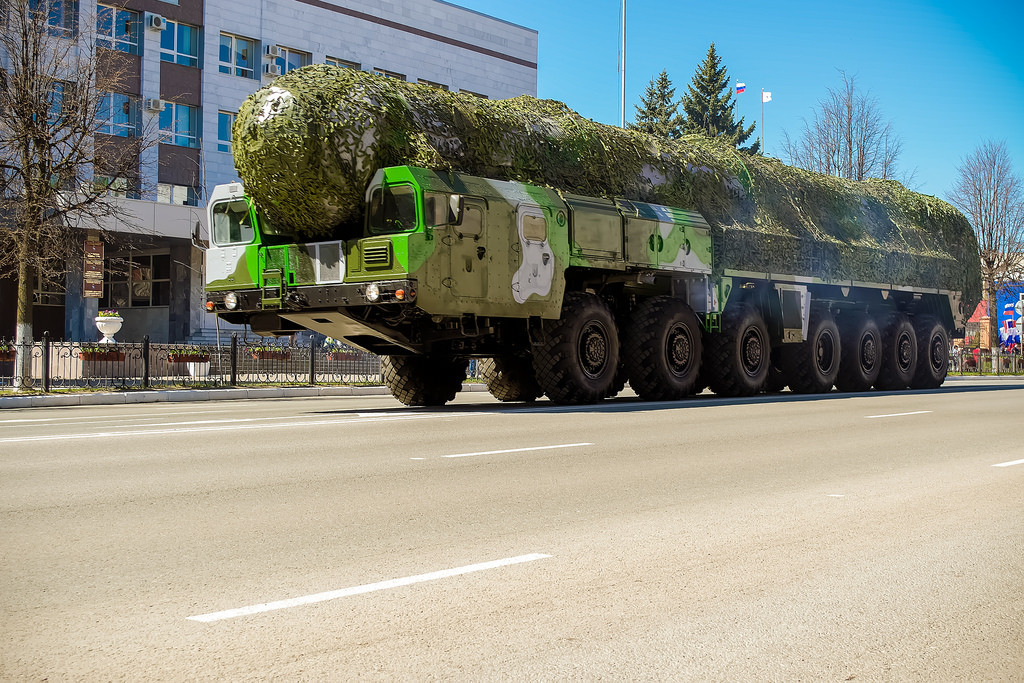 Военная техника "Тополь" во время парада в Йошкар-Оле – фотографии России