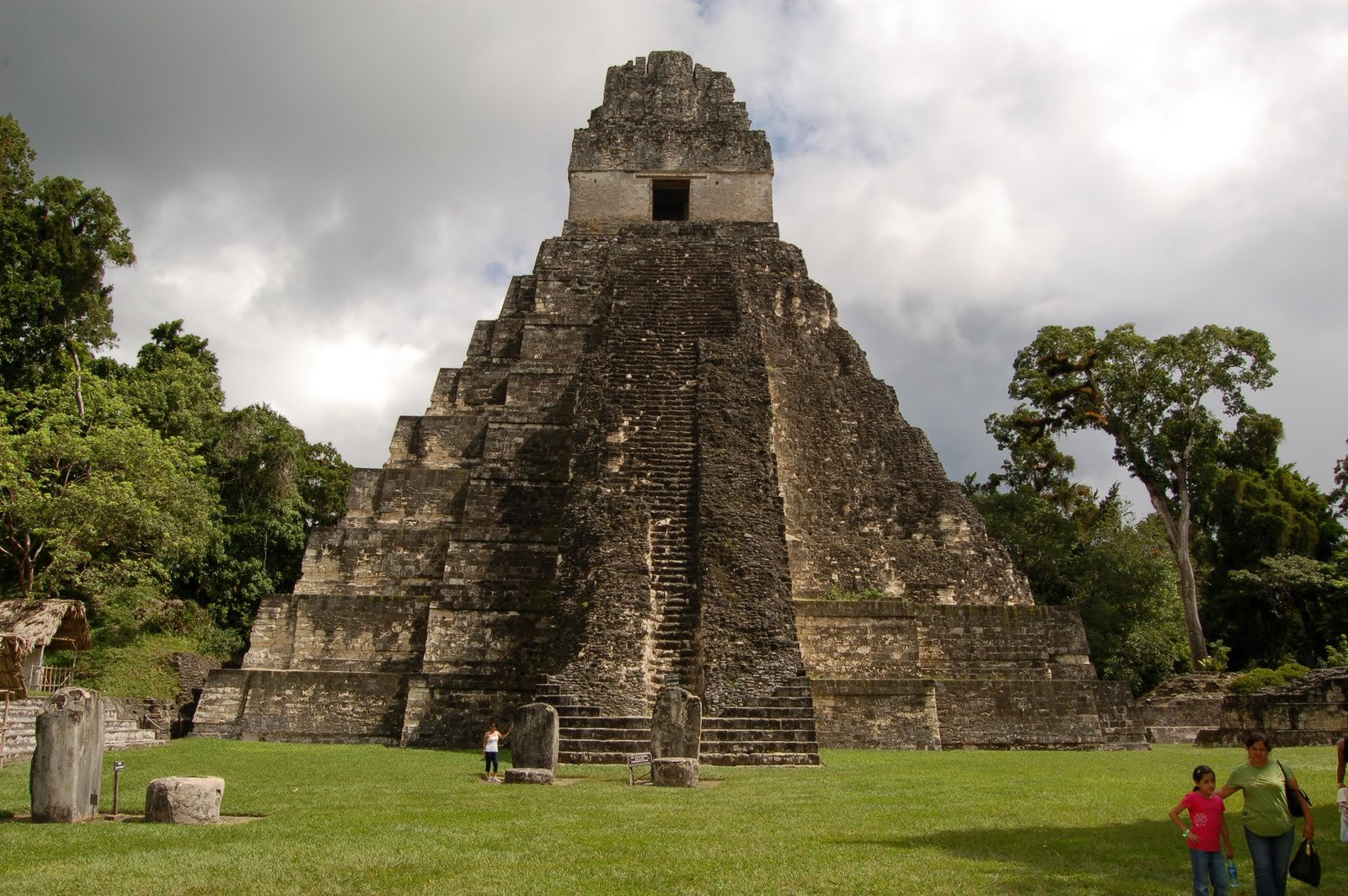 Пирамида вблизи города Тикаль в Гватемале – фотографии Гватемалы