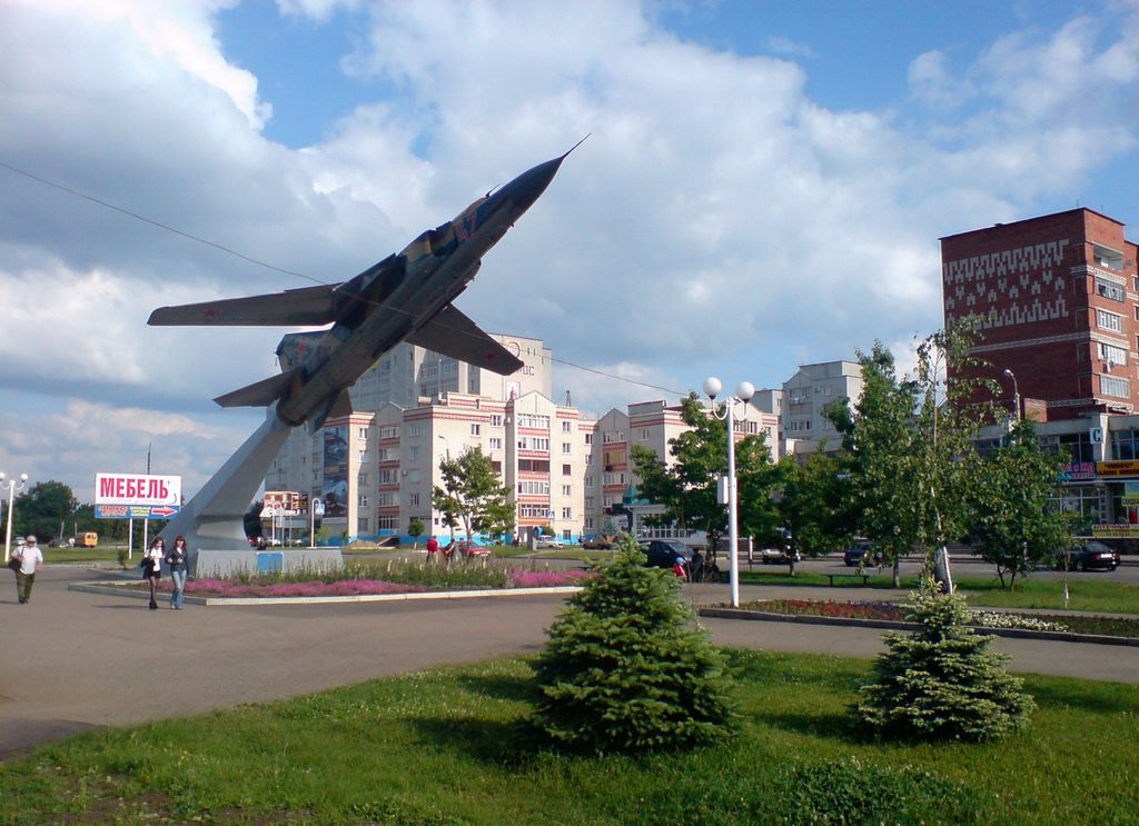 Памятник в Майкопе, Россия. Фото 1 – фотографии России
