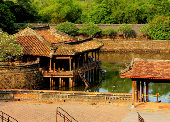 Гробницы императора Ты Дыка во Вьетнаме в городе Хюэ – фотографии Вьетнама