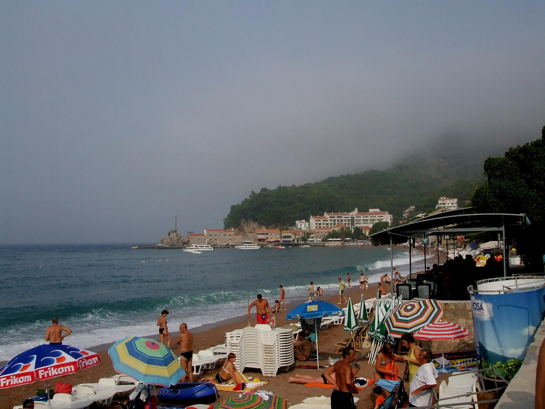 Пляж в Петровац, Черногория – фотографии Черногории