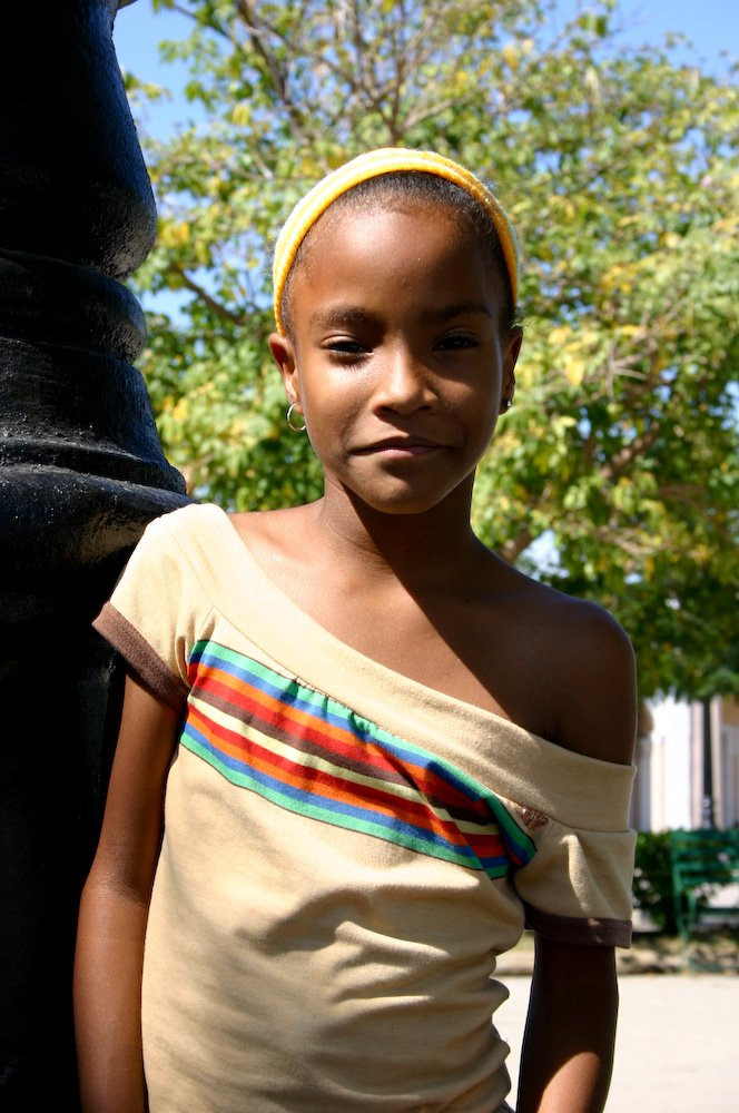 Девочка в Сьенфуэгосе, Куба – фотографии Кубы