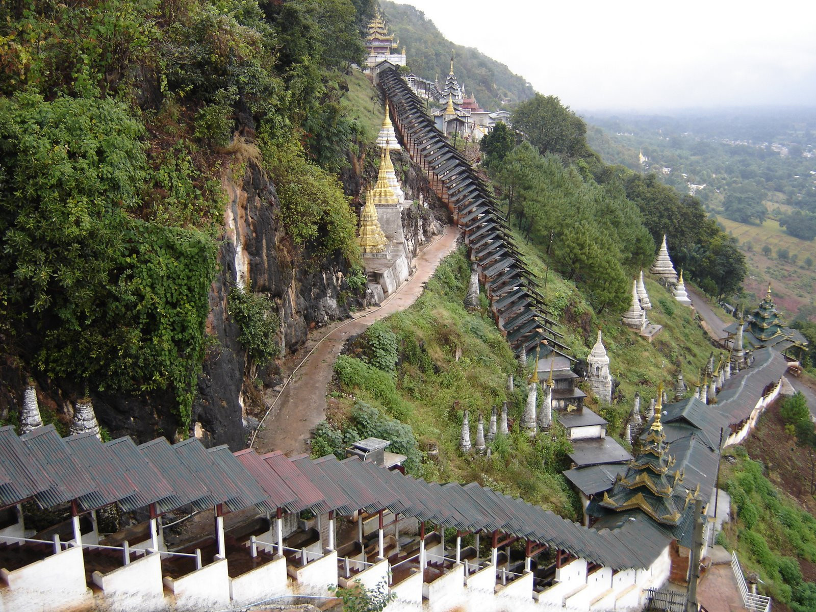 Лестницы к пещерам – фотографии Мьянмы