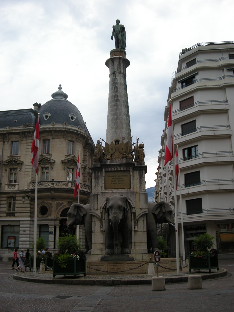 Памятник в Шамбери, Франция. Фото 4 – фотографии Франции